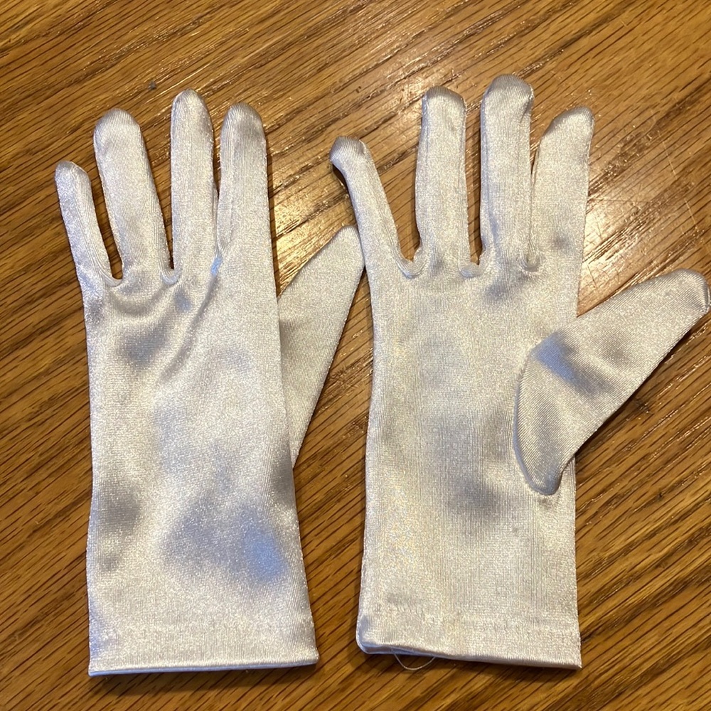 NWOT S child white stretch satin gloves